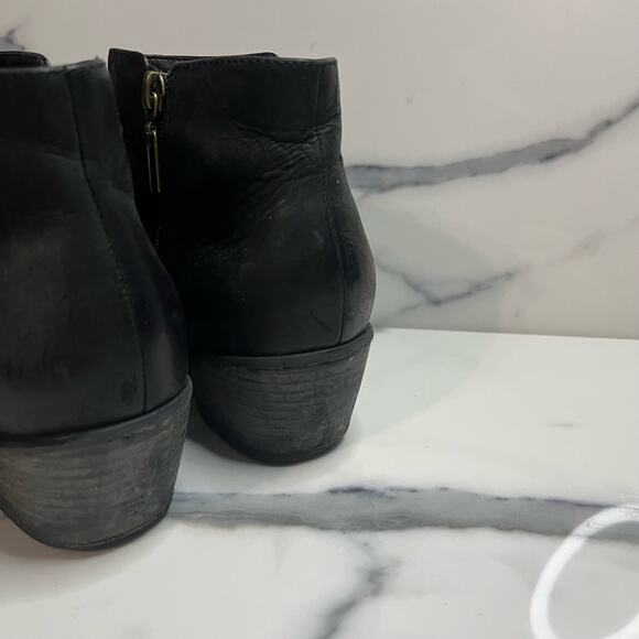 Clarks Artisan | Black Distressed Western Gelata  Flora Ankle Booties Sz 7.5 - Picture 4 of 7